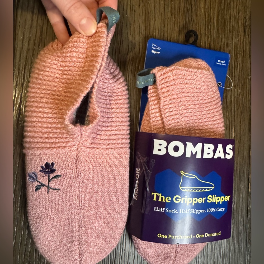 NEW Bombas Gripper Slipper size small in  limited edition pink floral